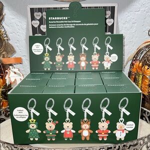 🧸Starbucks 2025🧸Holiday Hot Cup Lid
Bearista Stopper Key Ring, MYSTERY BOXES